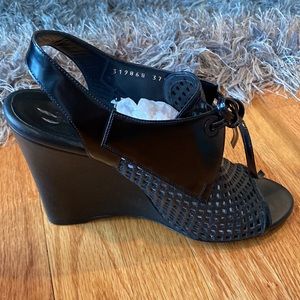 Balenciaga
Slingback Sandals
Size: 7.5 | IT 37.5